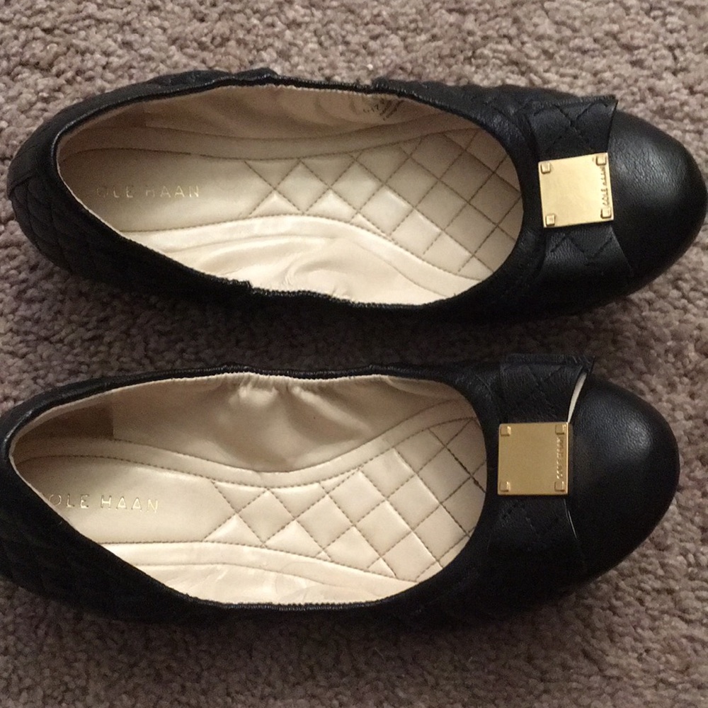 Cole Haan  bow flats size: 8.5